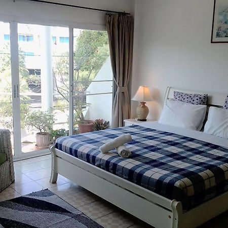 Corner Cafe Bed & Breakfast Хуахін Екстер'єр фото