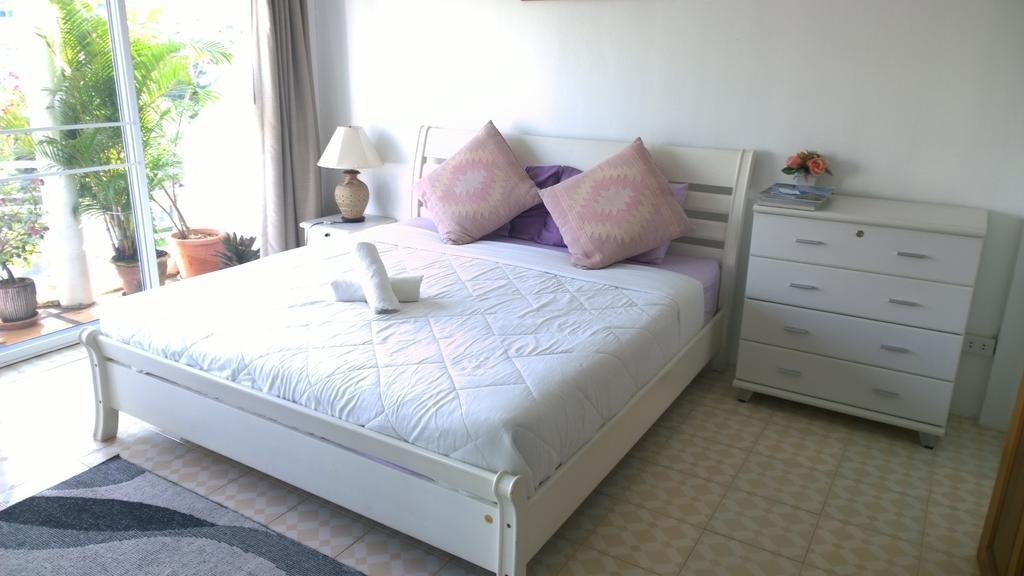 Corner Cafe Bed & Breakfast Хуахін Екстер'єр фото
