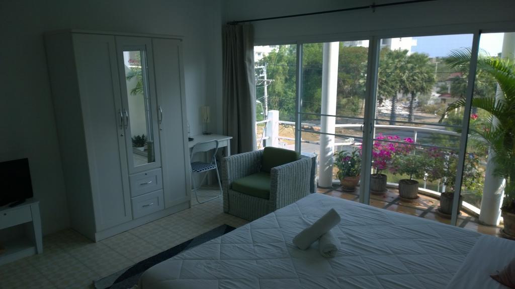 Corner Cafe Bed & Breakfast Хуахін Екстер'єр фото