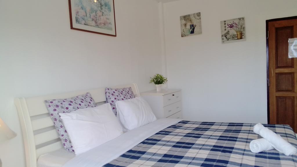Corner Cafe Bed & Breakfast Хуахін Екстер'єр фото