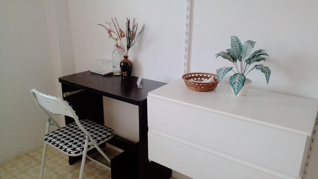 Corner Cafe Bed & Breakfast Хуахін Екстер'єр фото