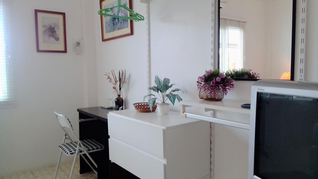 Corner Cafe Bed & Breakfast Хуахін Екстер'єр фото
