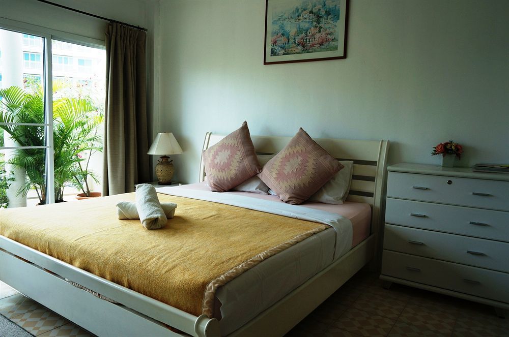 Corner Cafe Bed & Breakfast Хуахін Екстер'єр фото