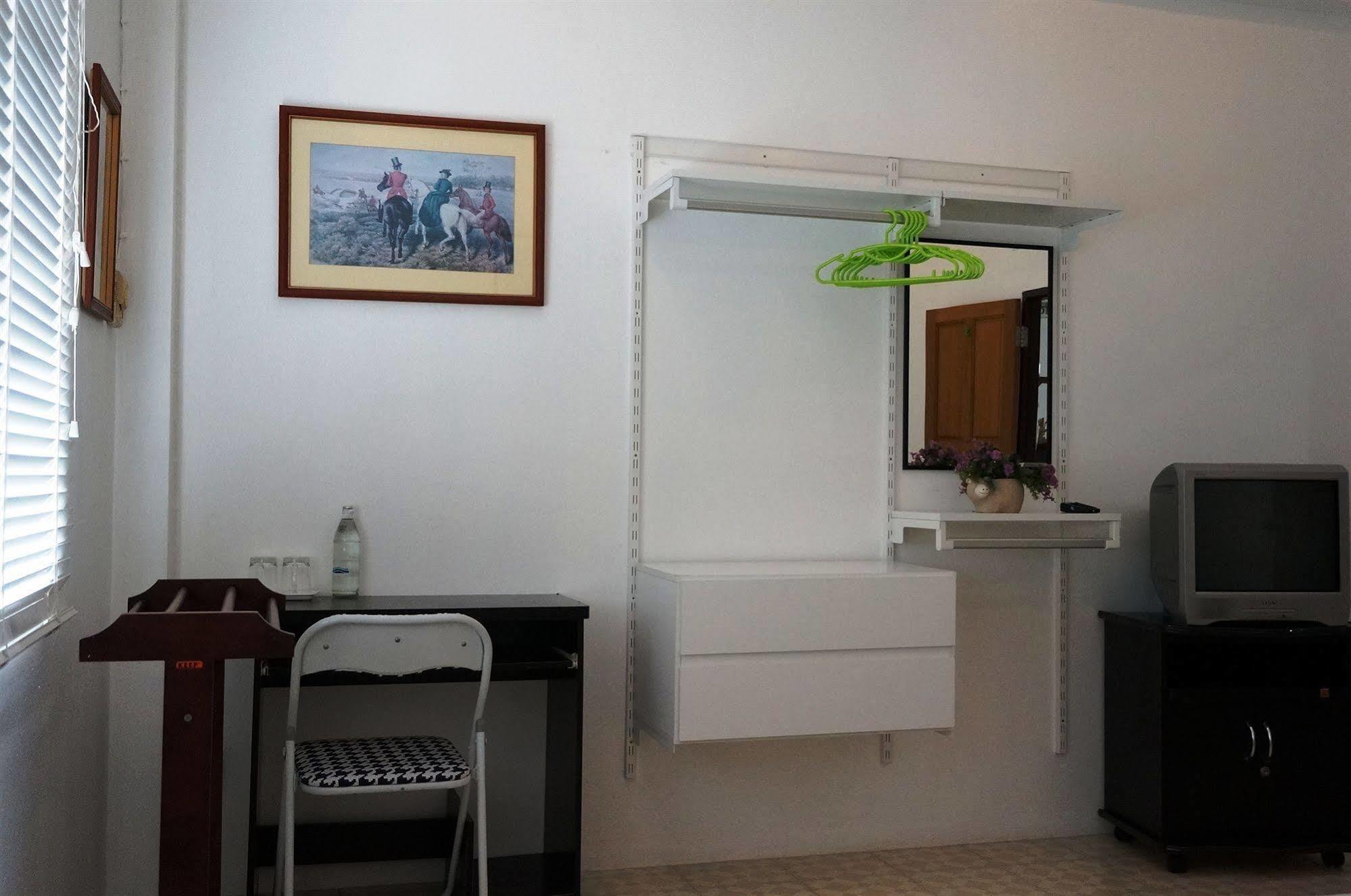 Corner Cafe Bed & Breakfast Хуахін Екстер'єр фото