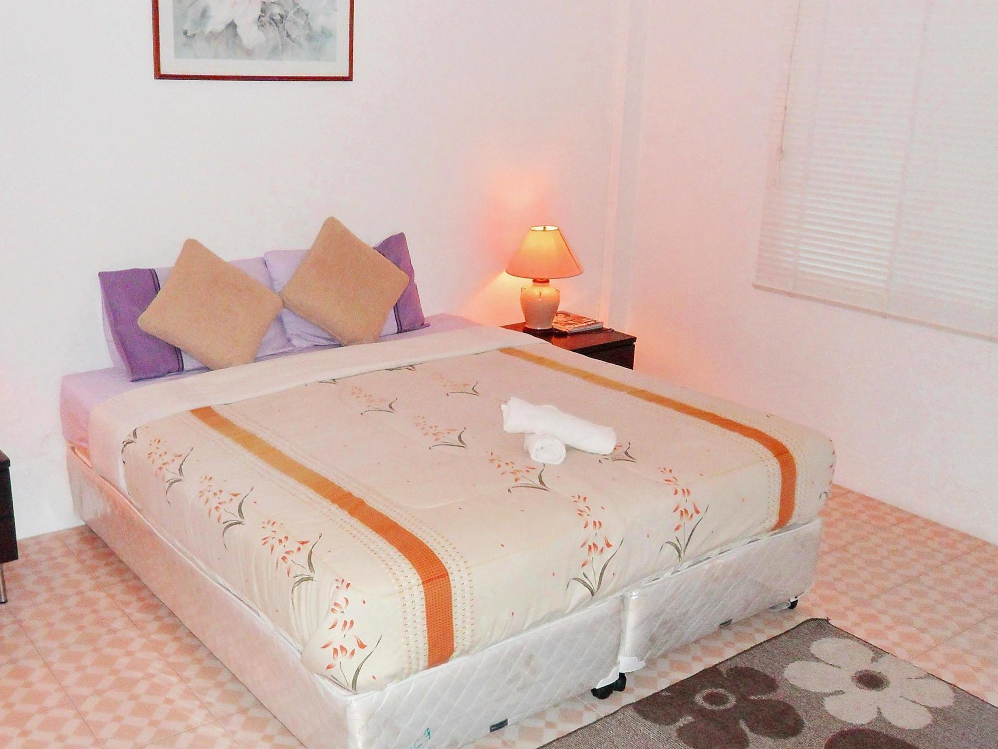 Corner Cafe Bed & Breakfast Хуахін Екстер'єр фото