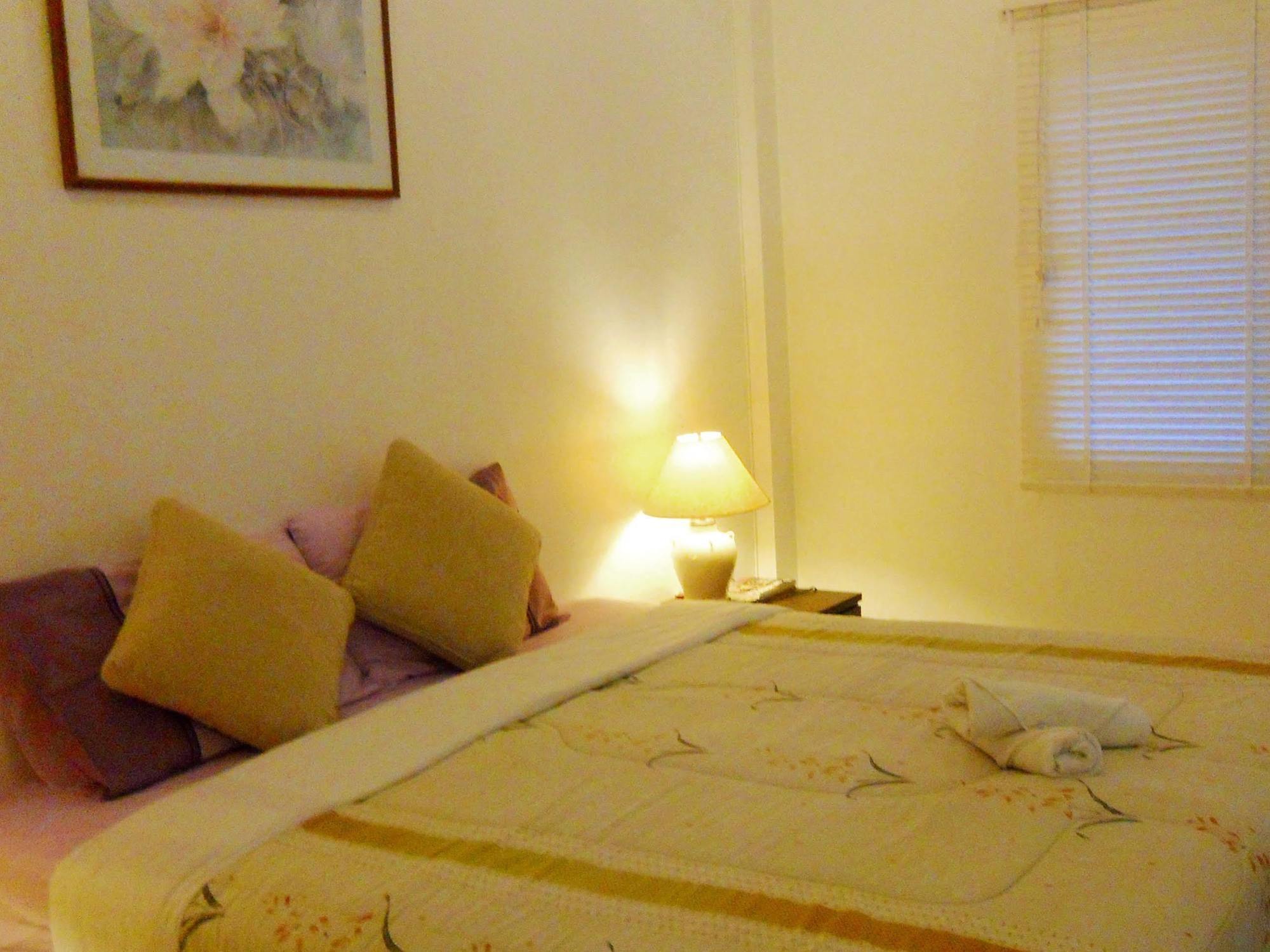 Corner Cafe Bed & Breakfast Хуахін Екстер'єр фото