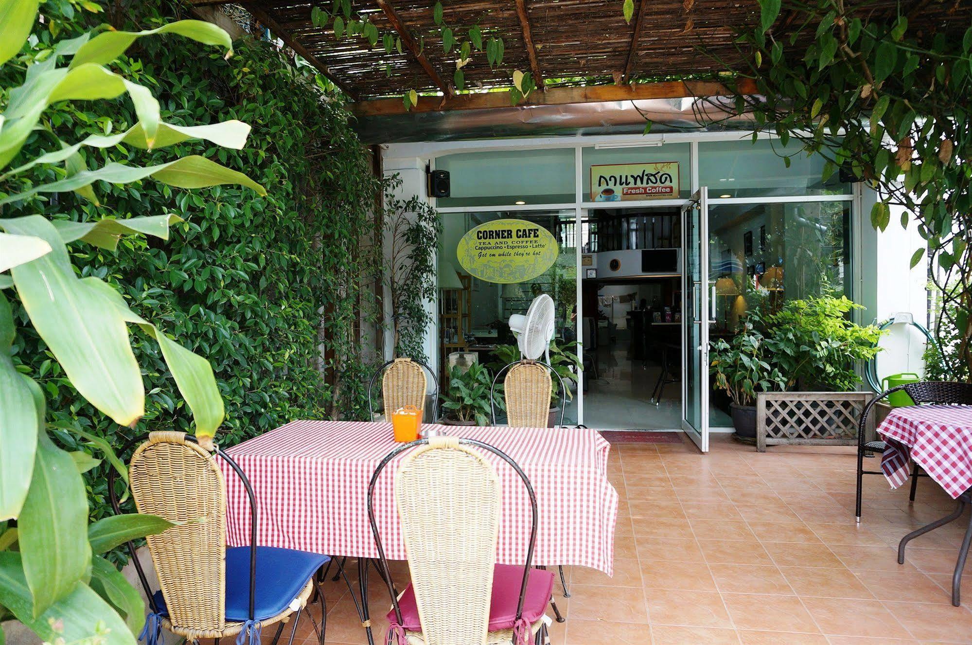 Corner Cafe Bed & Breakfast Хуахін Екстер'єр фото